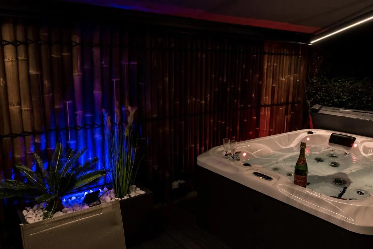 La Maison Des Iles & Spa Privatif Baden 0*,  France