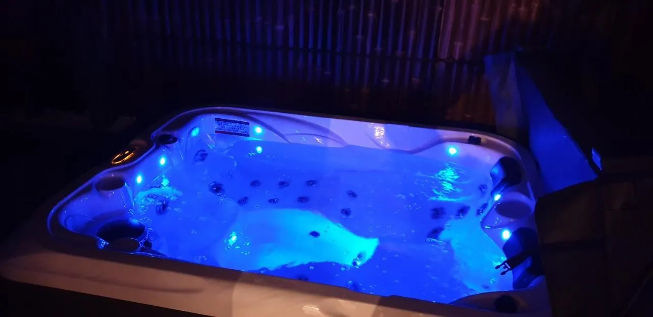 La Maison Des Iles & Spa Privatif Baden 0*,